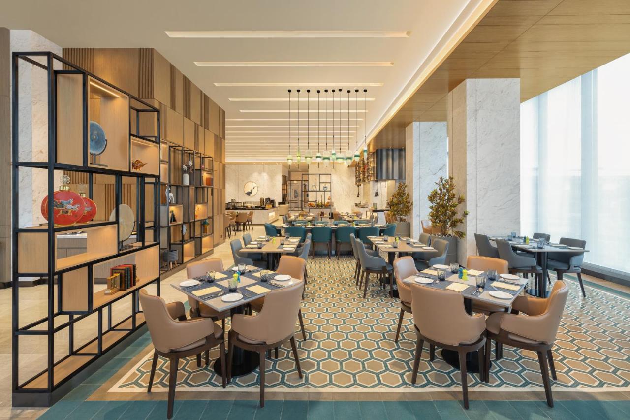 Отель Fairfield By Marriott Mumbai International Airport Экстерьер фото