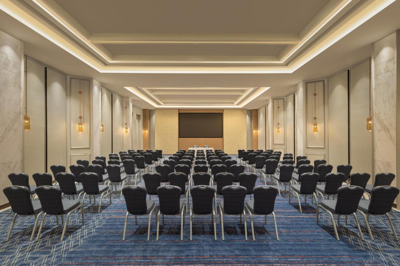 Отель Fairfield By Marriott Mumbai International Airport Экстерьер фото