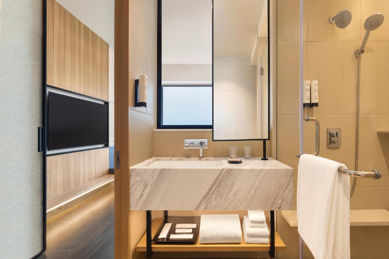 Отель Fairfield By Marriott Mumbai International Airport Экстерьер фото