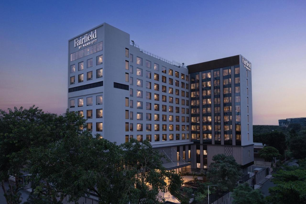 Отель Fairfield By Marriott Mumbai International Airport Экстерьер фото