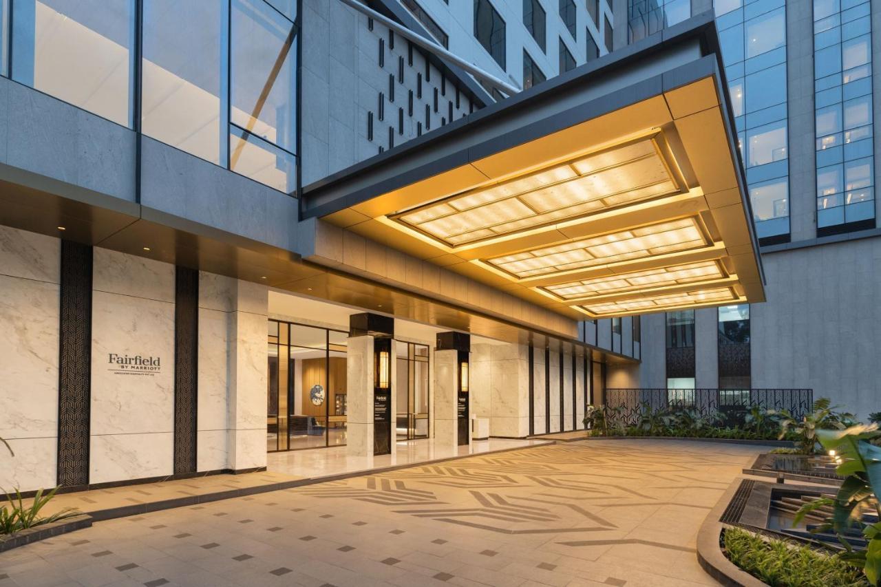 Отель Fairfield By Marriott Mumbai International Airport Экстерьер фото