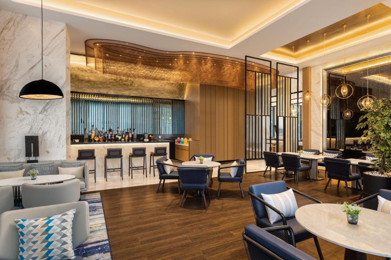 Отель Fairfield By Marriott Mumbai International Airport Экстерьер фото
