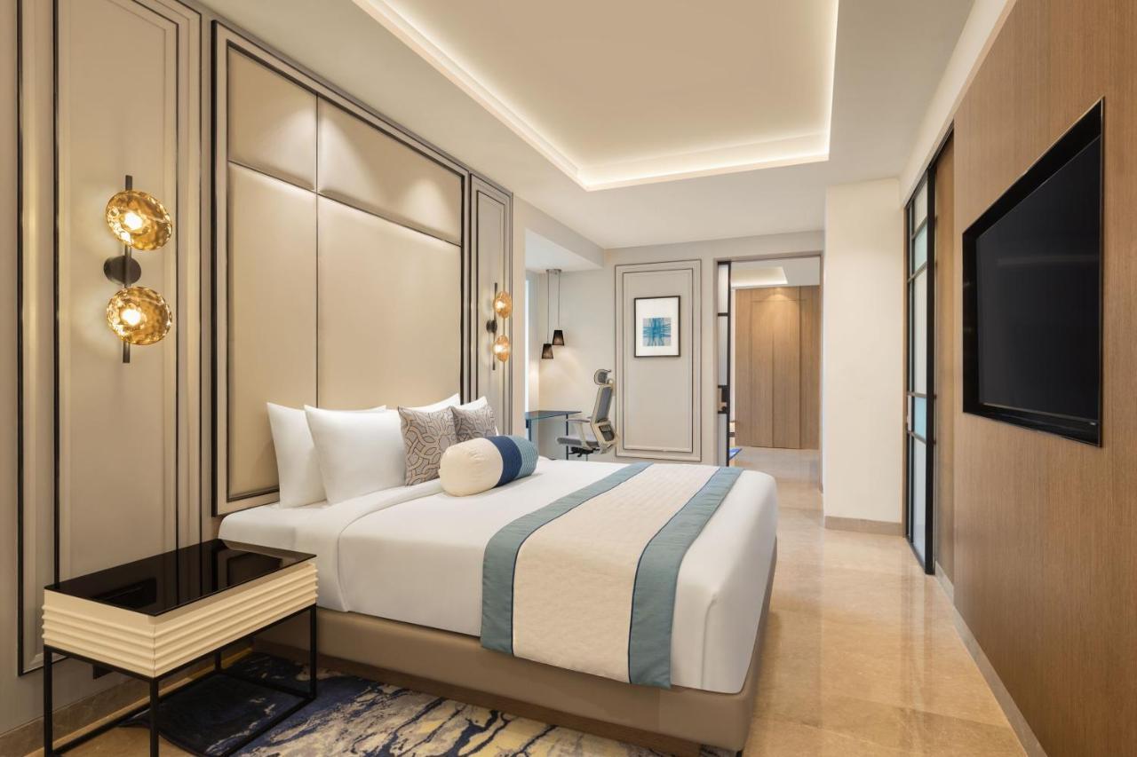 Отель Fairfield By Marriott Mumbai International Airport Экстерьер фото