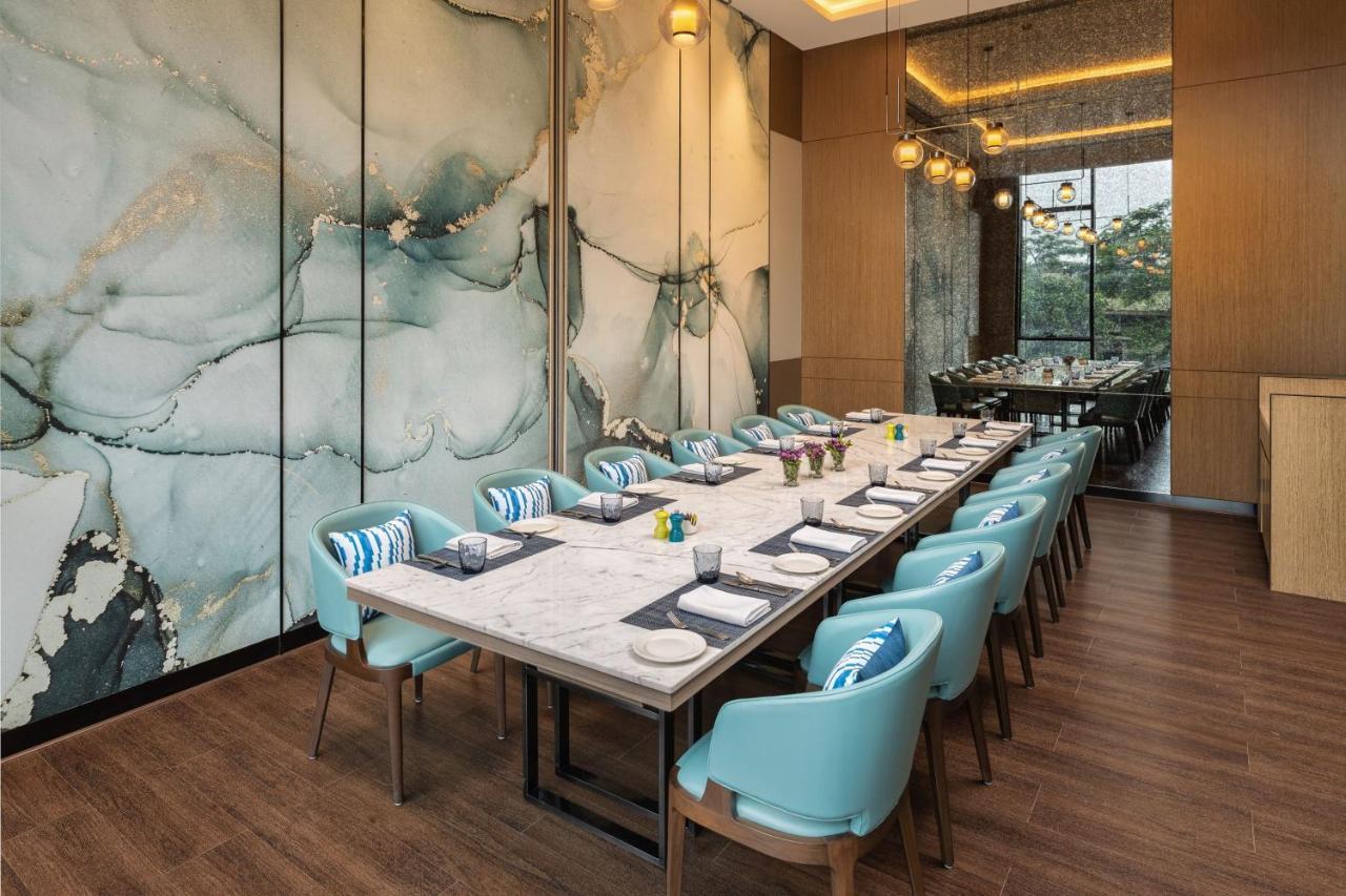 Отель Fairfield By Marriott Mumbai International Airport Экстерьер фото