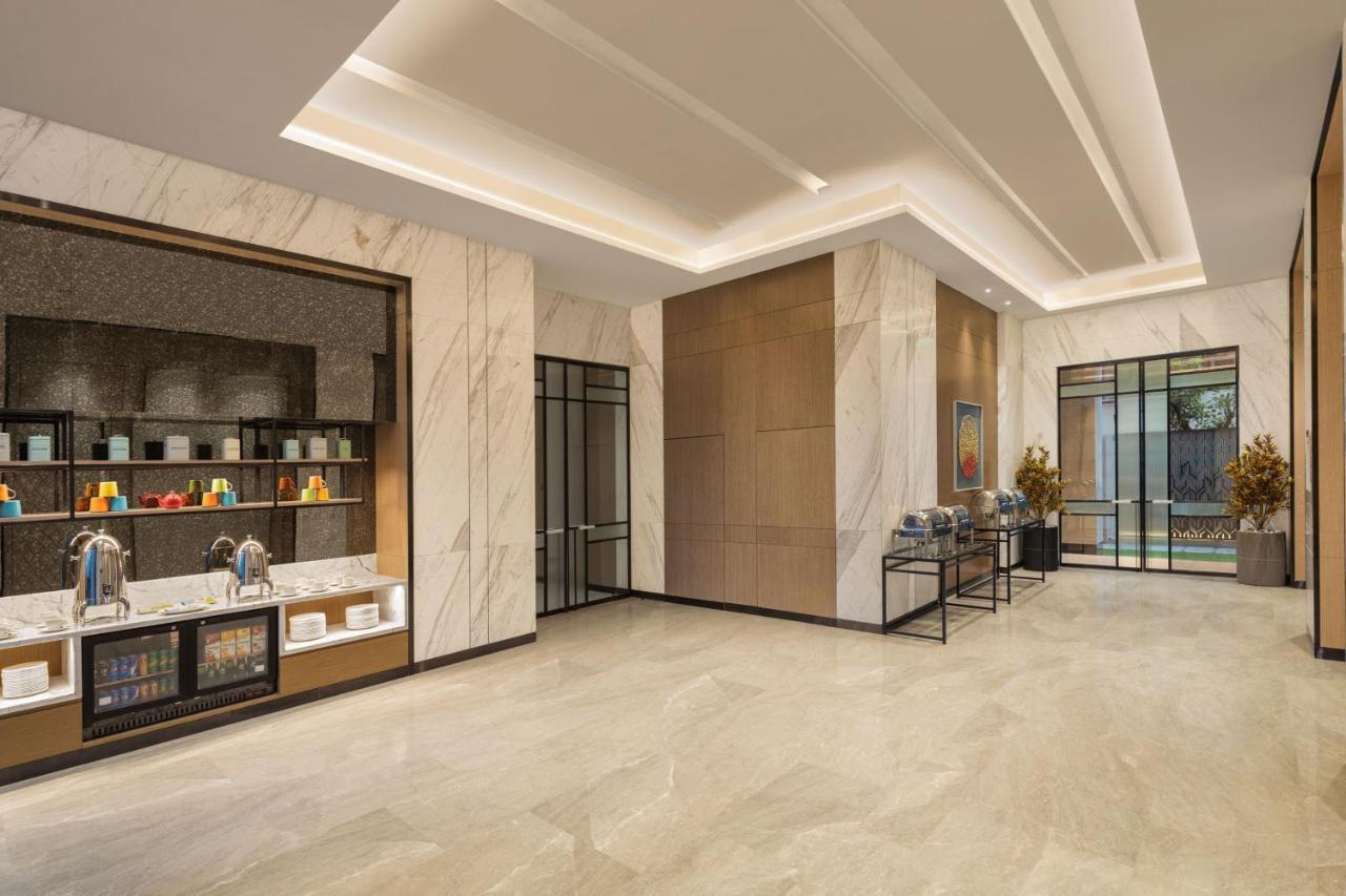 Отель Fairfield By Marriott Mumbai International Airport Экстерьер фото
