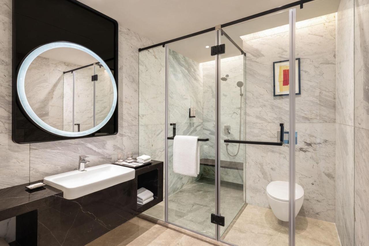 Отель Fairfield By Marriott Mumbai International Airport Экстерьер фото