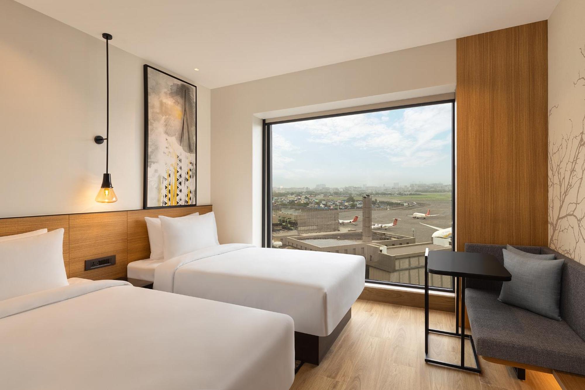 Отель Fairfield By Marriott Mumbai International Airport Экстерьер фото